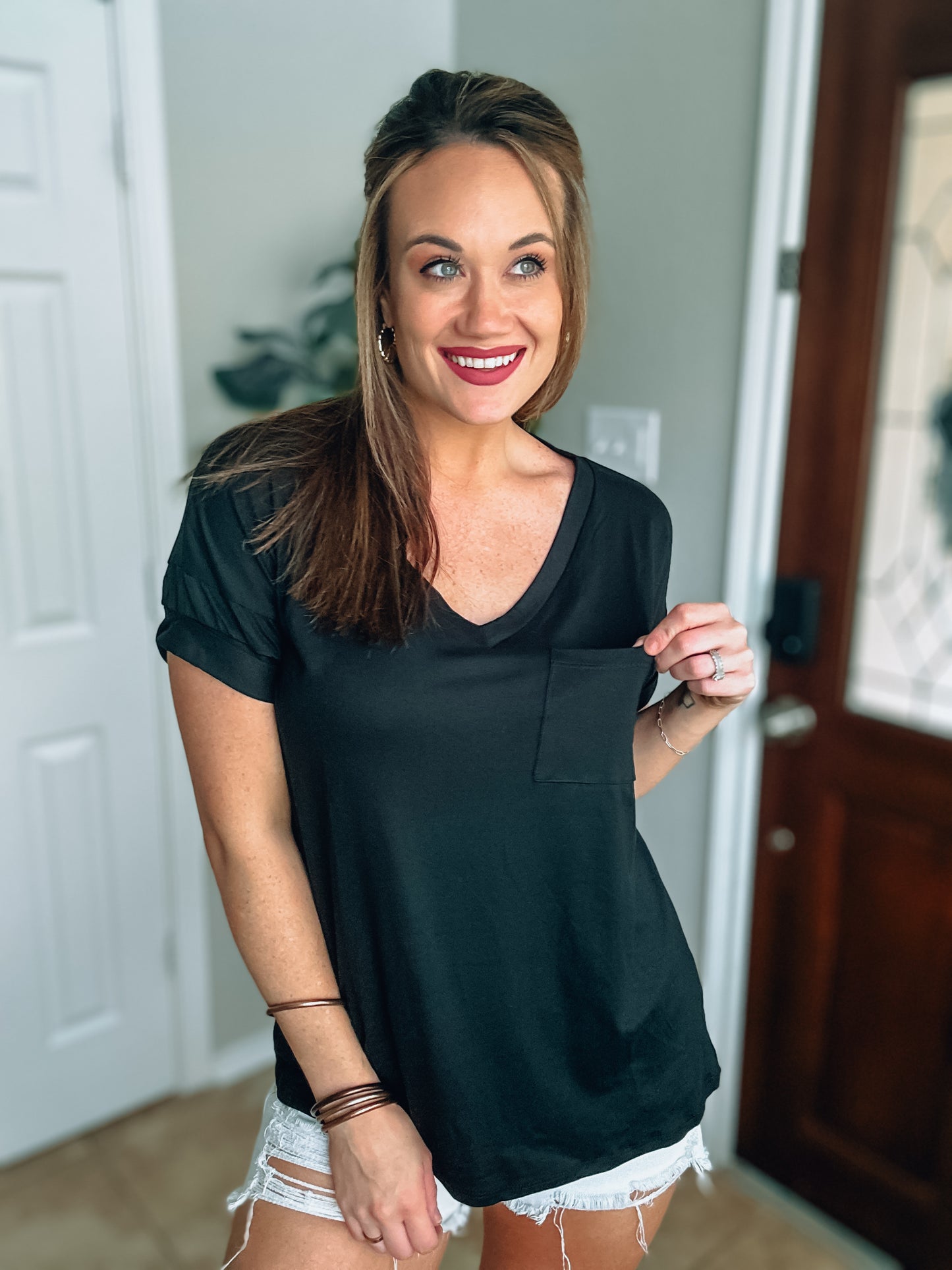 Black Short Sleeve V-Neck Boyfriend Fit Pocket Tee NWT - Size Med