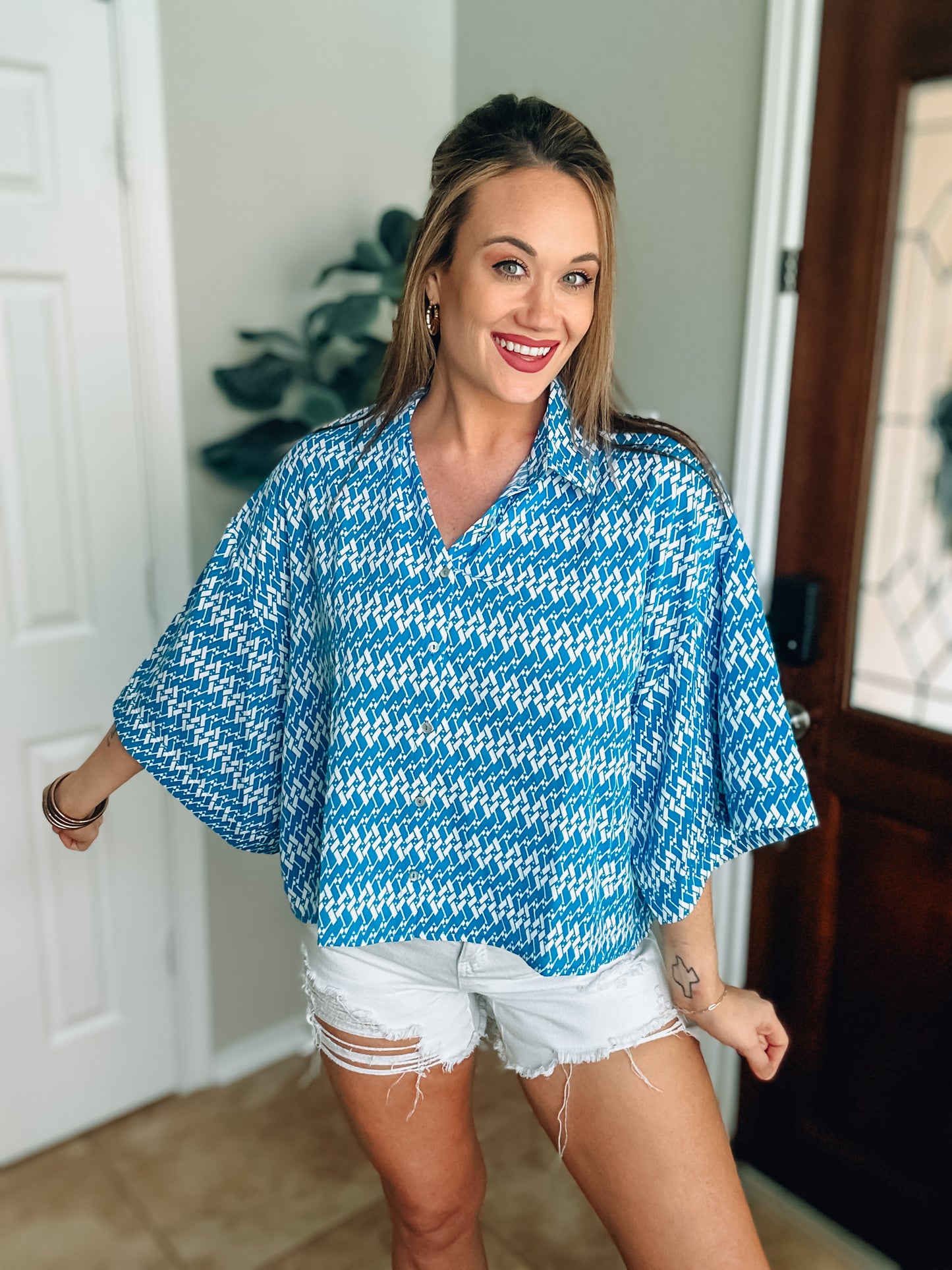 Blue and White Printed Flowy Sleeve Button Down Top NWT - Size Med