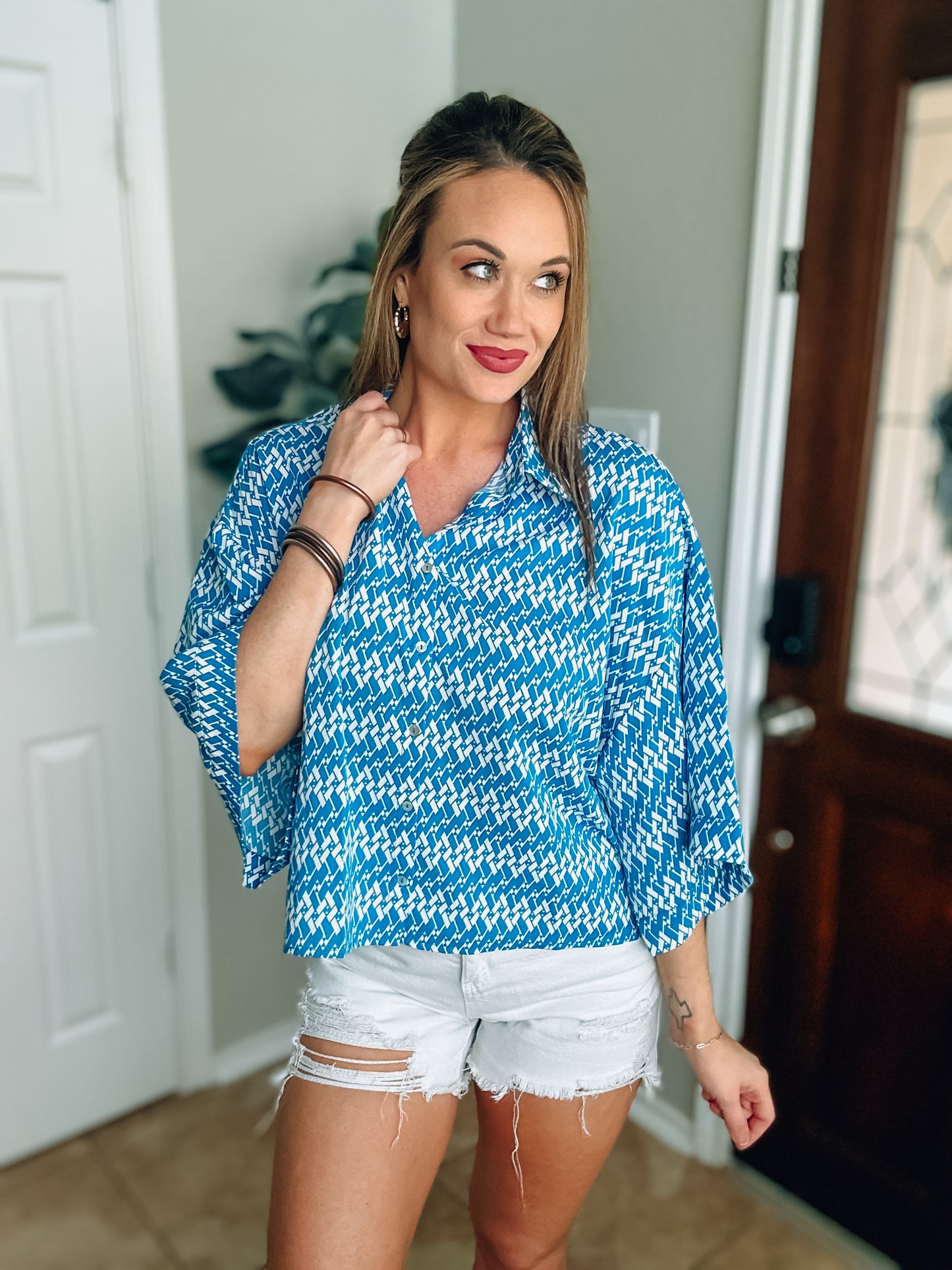 Blue and White Printed Flowy Sleeve Button Down Top NWT - Size Med
