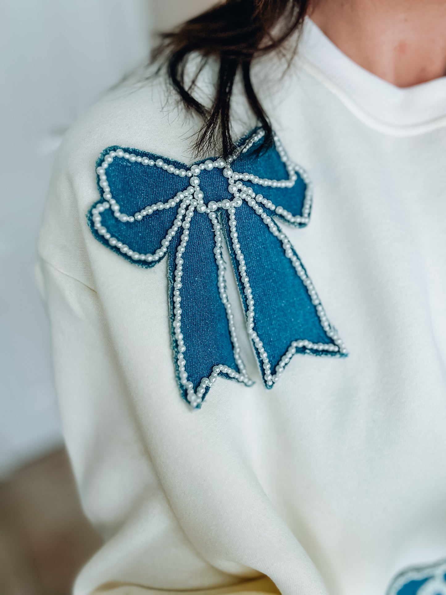 Denim and Pearl Bow Sweatshirt Top NWT - Size Large