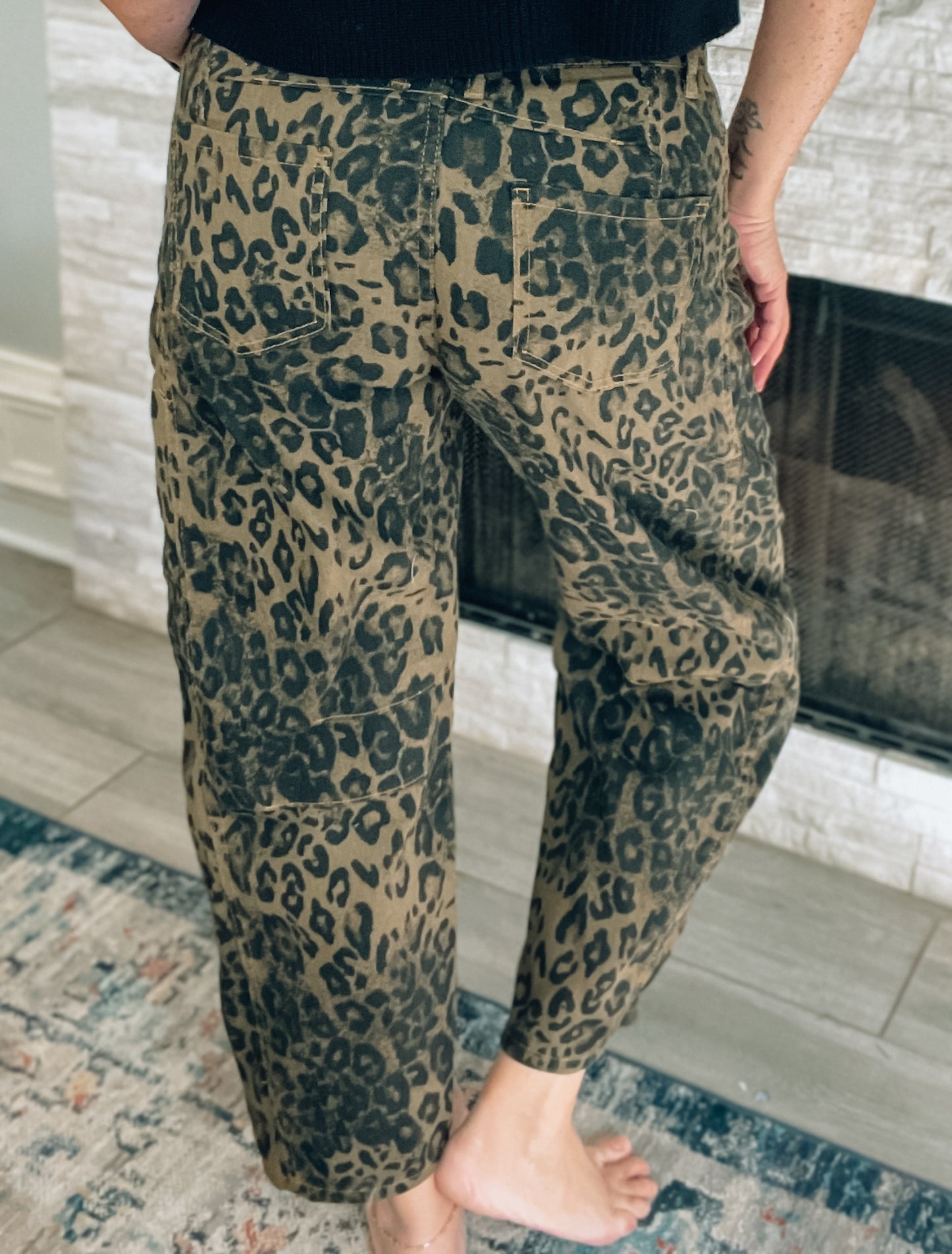 Mid Rise Leopard Print Barrel Jeans NWOT - Size Med