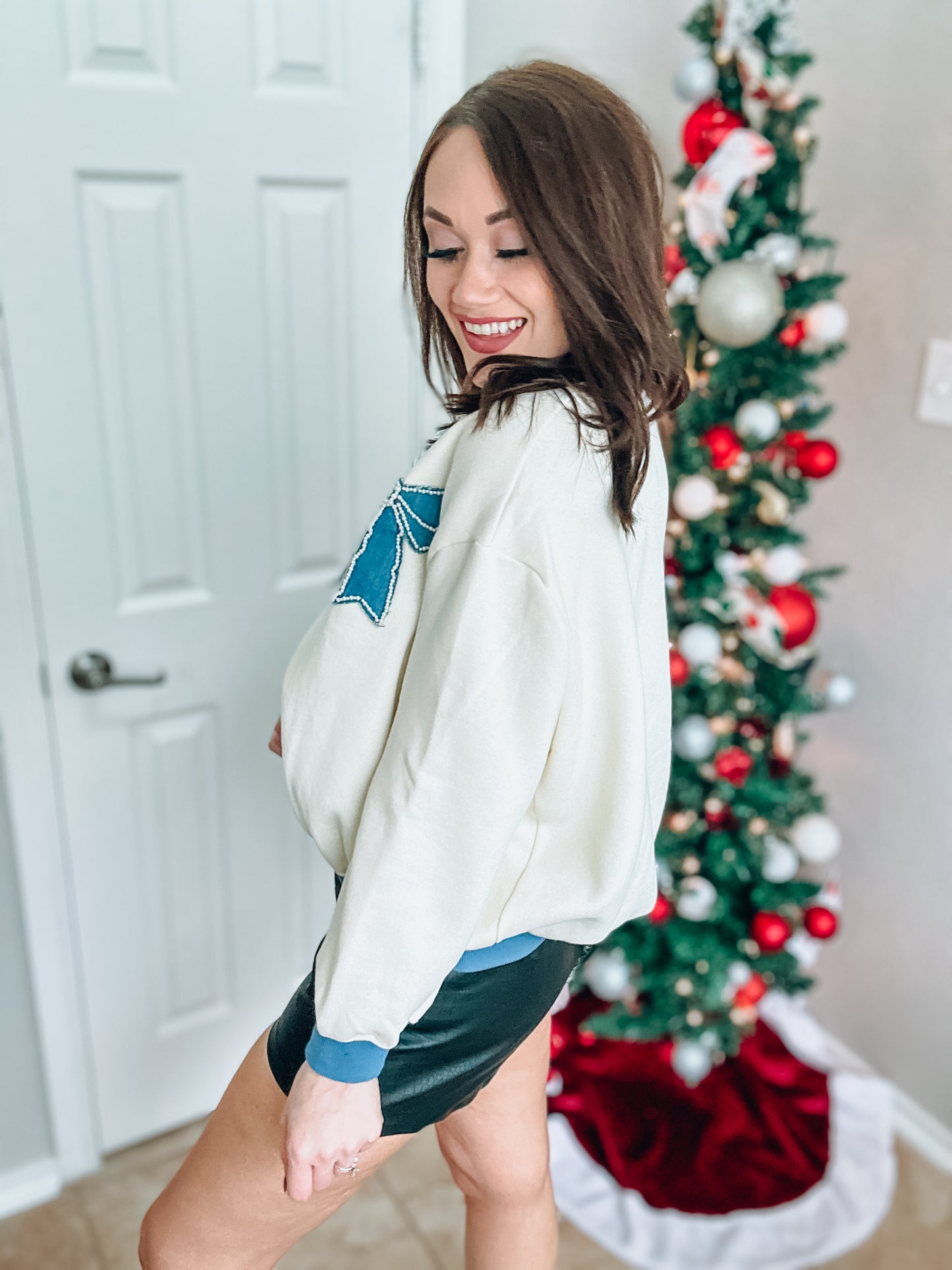 Denim and Pearl Bow Sweatshirt Top NWT - Size Large