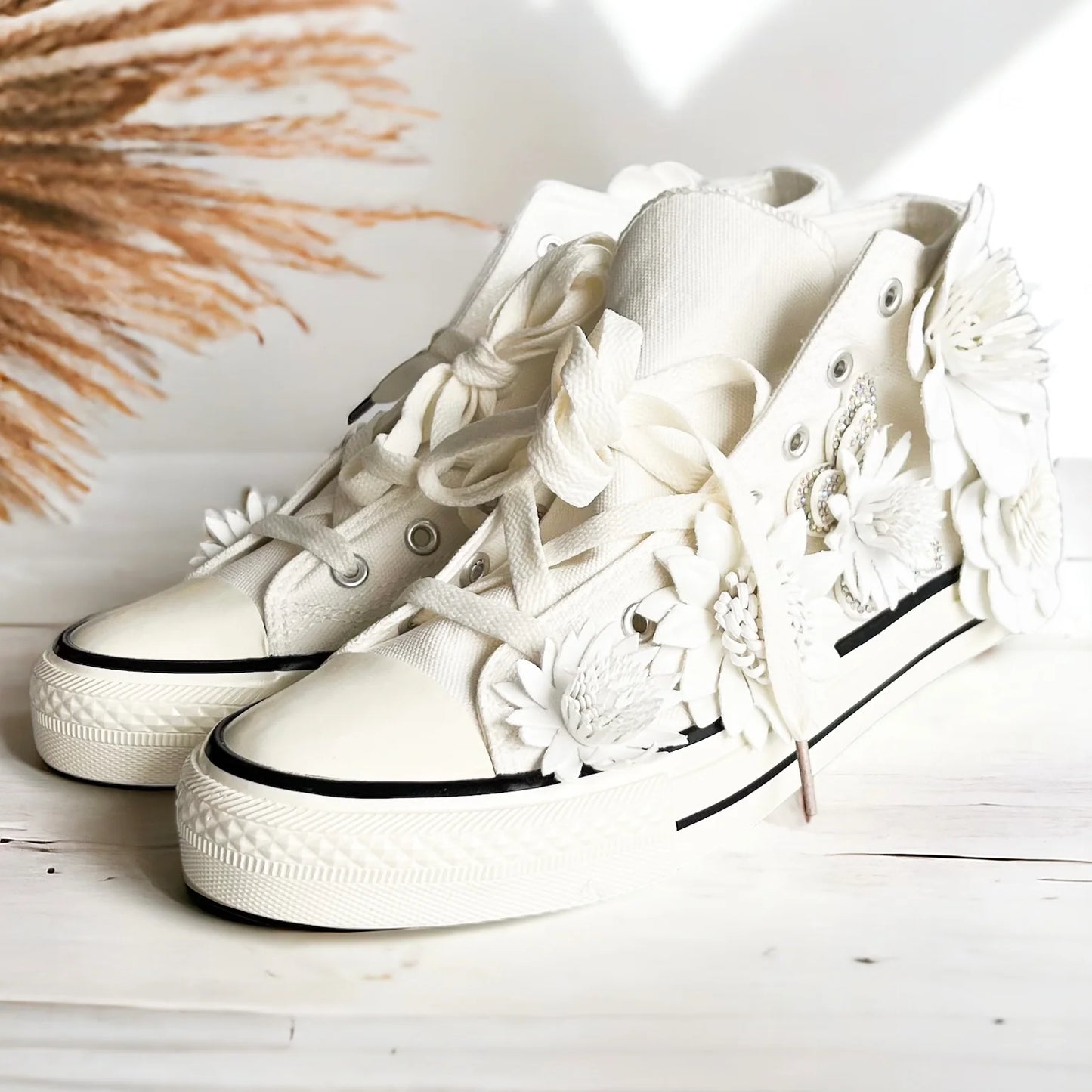 Flower High-Top Canvas Shoes White NWT - Size 41 (US Size 10)