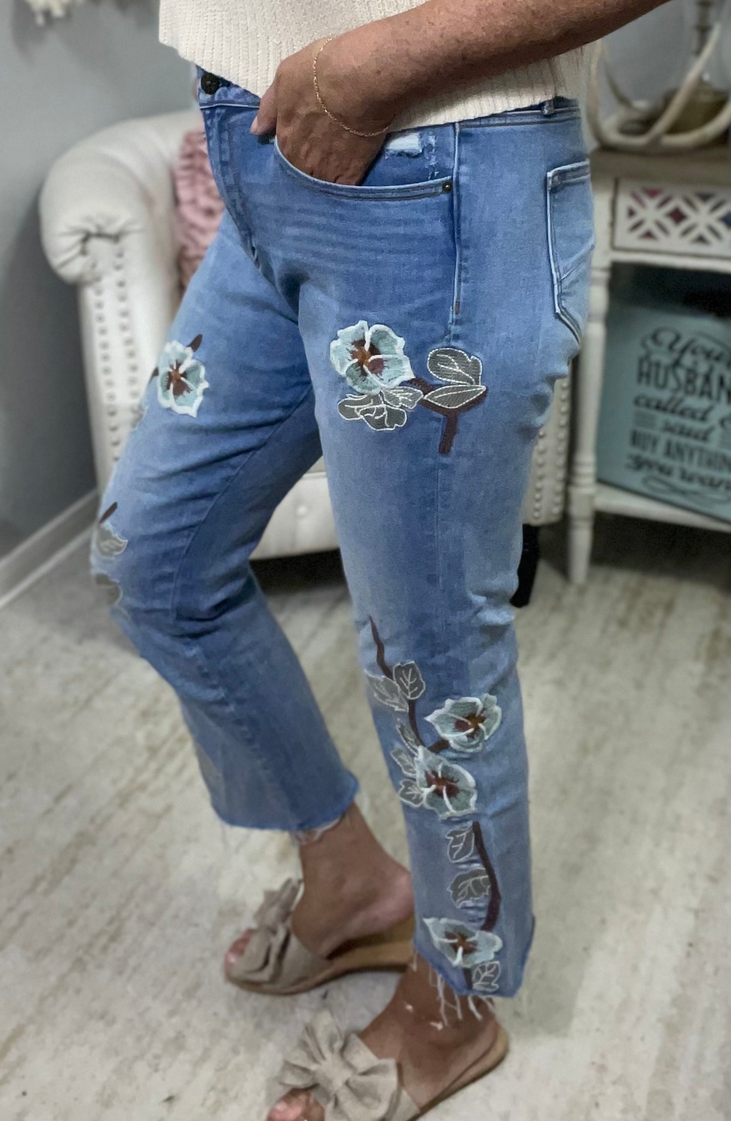 Driftwood Amelia Embroidered Floral Raw Hem Crop Ankle Jeans - Size 32