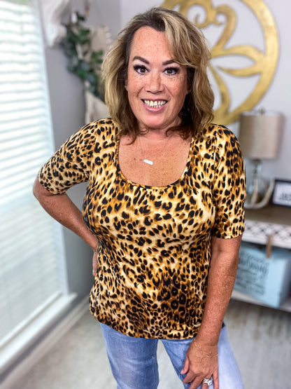 Leopard Scoop Neck Contoured Fit Top NWT - Size Large