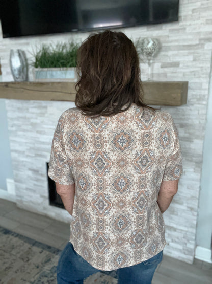 Short Sleeve Printed Top by Entro - Size Med