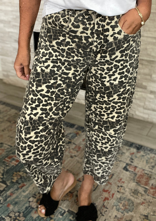 Leopard High Rise Barrel Denim Jeans by Aaron & Amber - Size Small