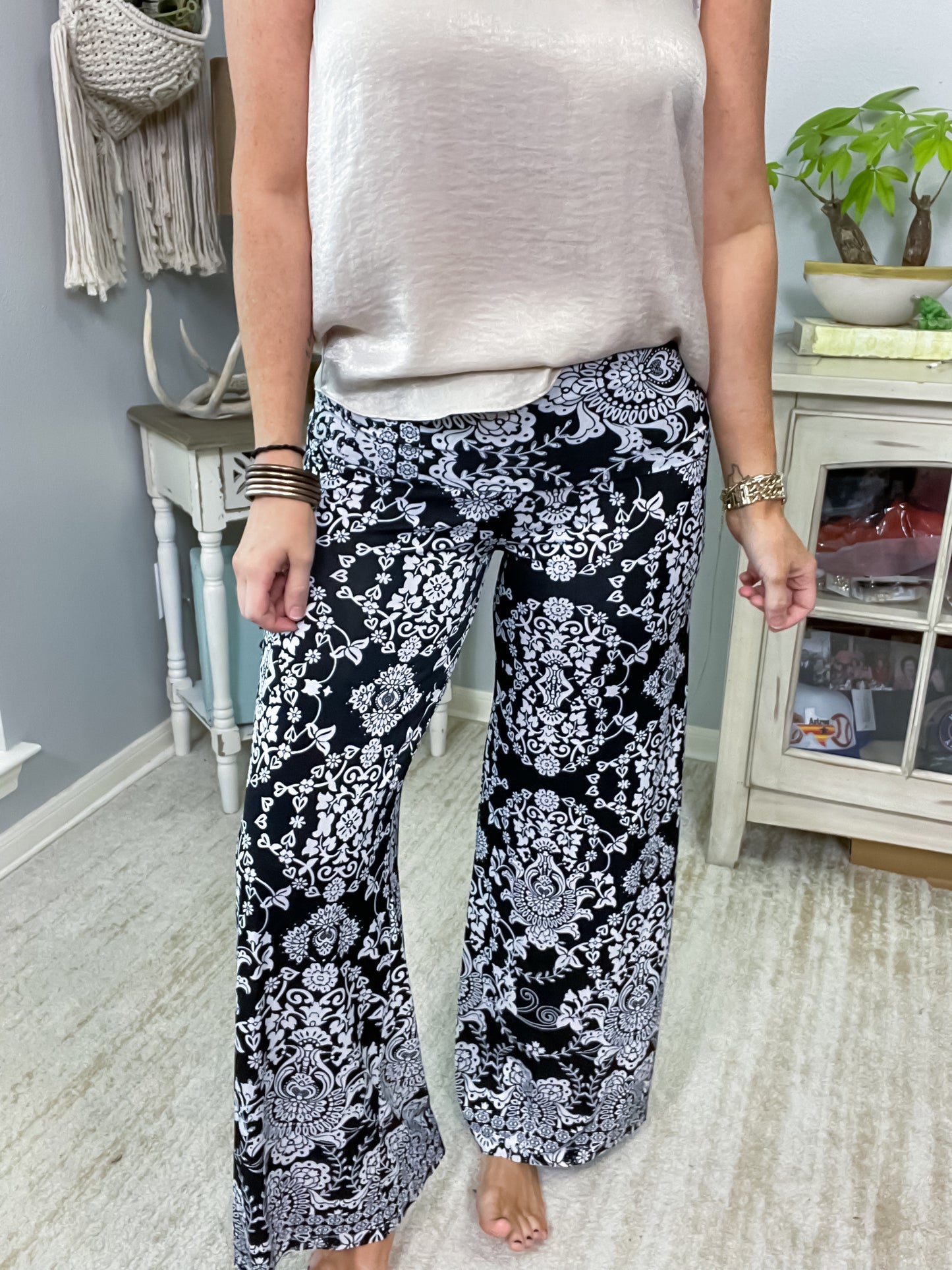 Black & White Palazzo Style Pants - Size Large