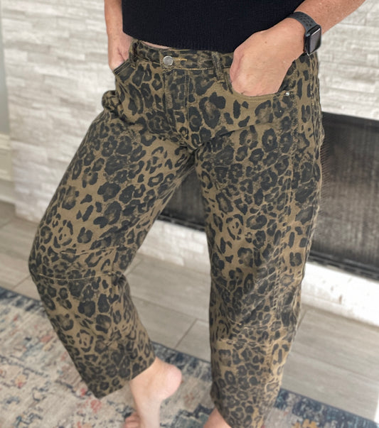 Mid Rise Leopard Print Barrel Jeans NWOT - Size Med